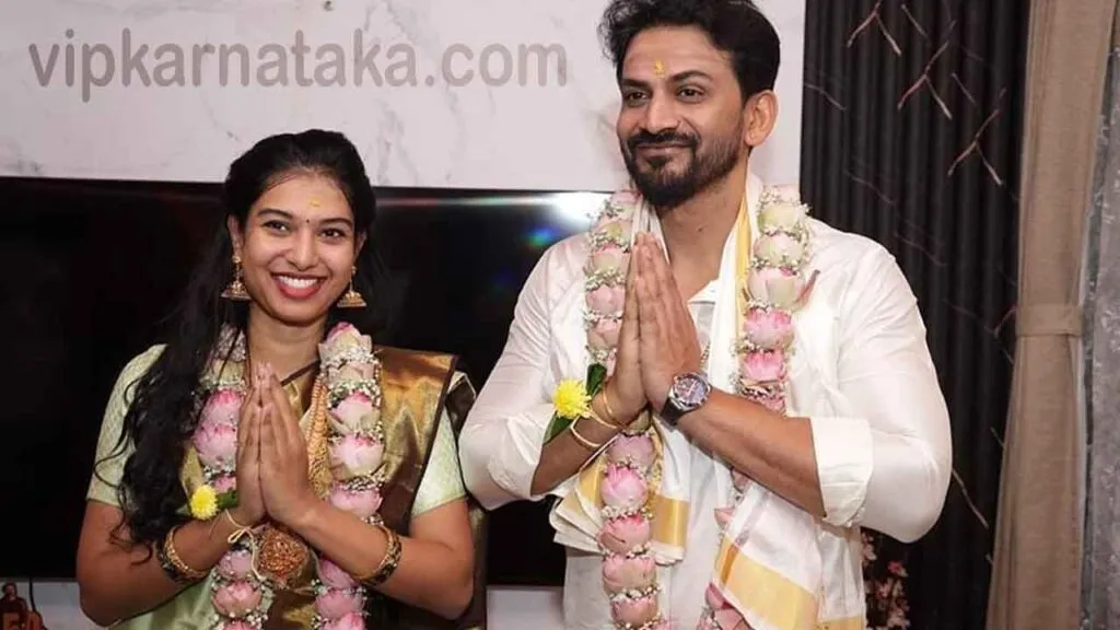 Daali Dhananjaya With Wife